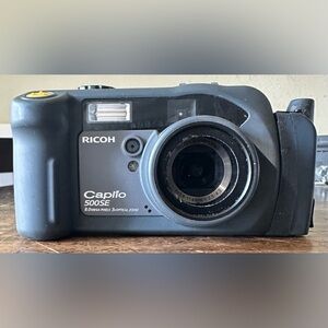 Ricoh Caplio 500SE Gray 8-MP 2.5" LCD Compact Digital Camera w/ 3x Optical Zoom